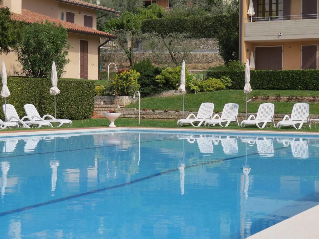 Residence Liana Albisano Torri Del Benaco Exterior photo