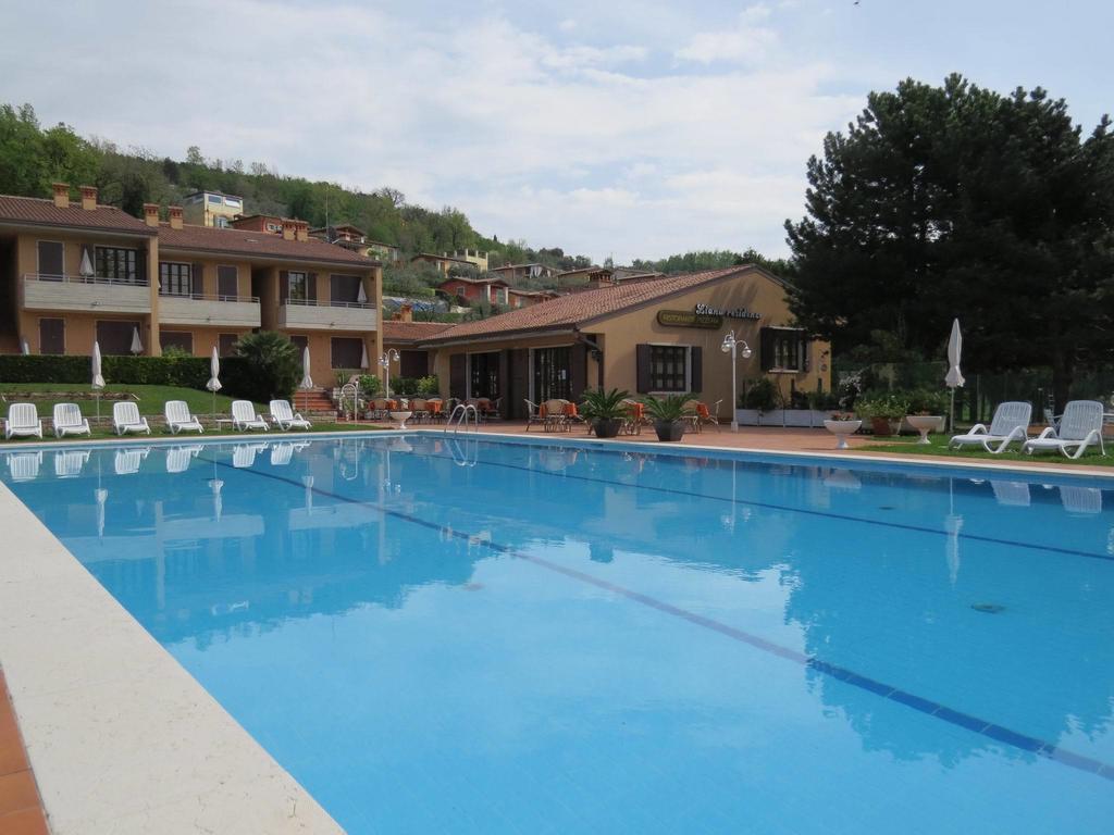 Residence Liana Albisano Torri Del Benaco Exterior photo