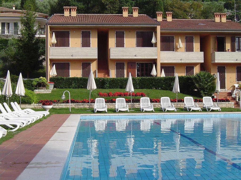 Residence Liana Albisano Torri Del Benaco Exterior photo