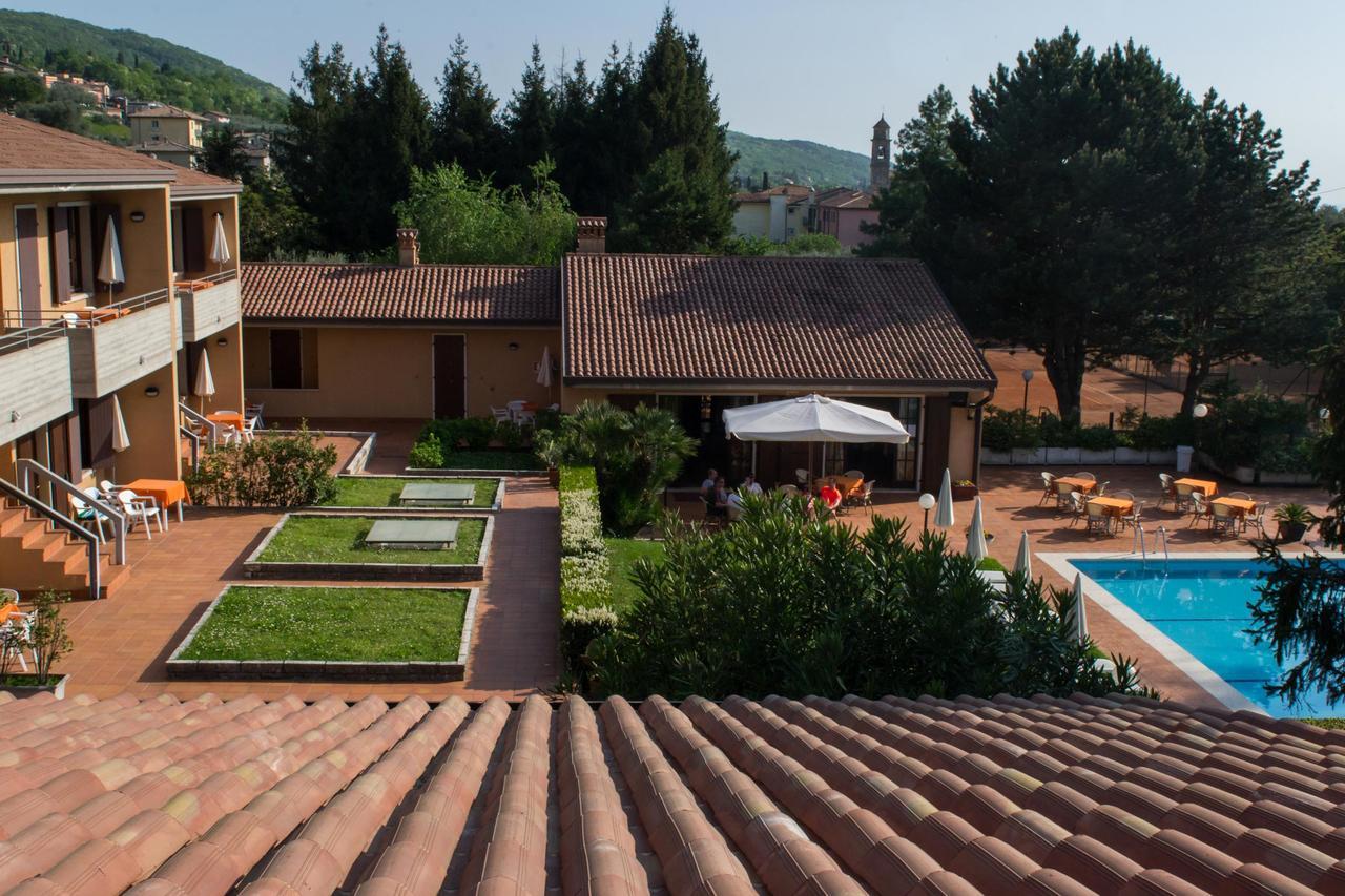 Residence Liana Albisano Torri Del Benaco Exterior photo