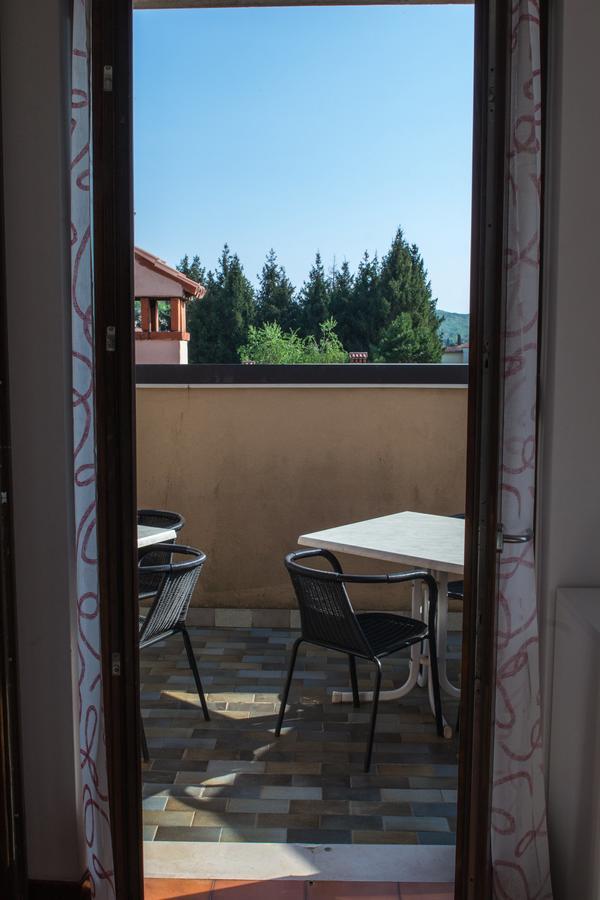 Residence Liana Albisano Torri Del Benaco Exterior photo