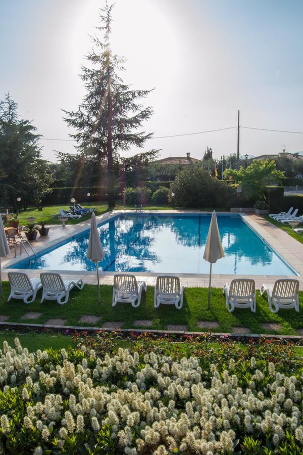 Residence Liana Albisano Torri Del Benaco Exterior photo